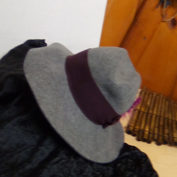 Italian Wool Fedora Grey /purple gunia feather Accent - Picture 11 of 12